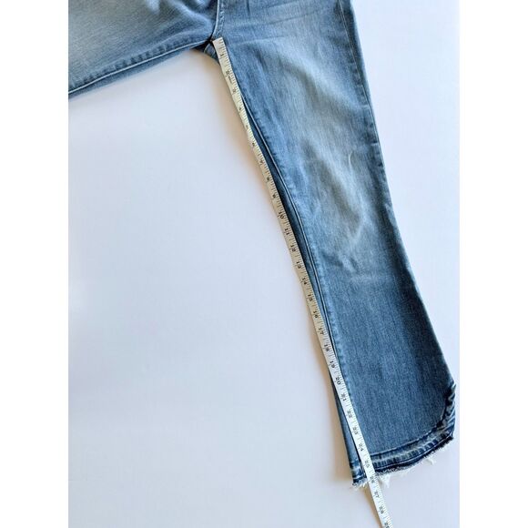 NWOT Veronica Beard Carolyn Button Fly Baby Boot Dolphin Hem Jean in Beacon Wash - Picture 11 of 11